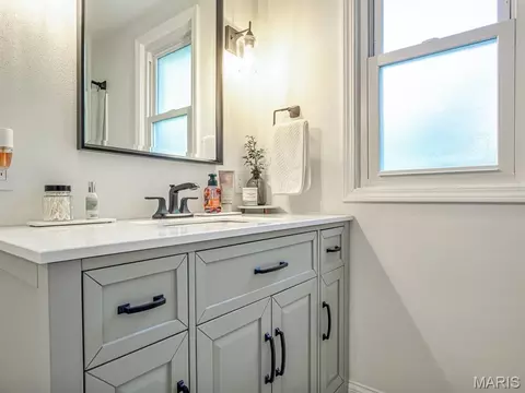 Bath - 700 Waterloo Dr, Waterloo, IL 62298 photo 2 of 2