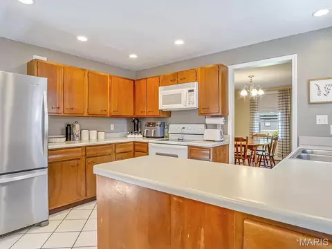 Kitchen - 700 Waterloo Dr, Waterloo, IL 62298 photo 3 of 4