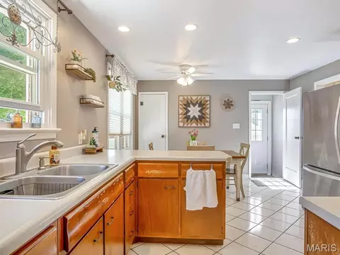 Kitchen - 700 Waterloo Dr, Waterloo, IL 62298 photo 4 of 4