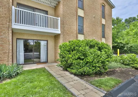 444 N Clay Ave #1B, Saint Louis, MO 63122