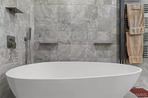 Bath - 2218 Wind Crest Ct, Washington, MO 63090 photo 5 of 11