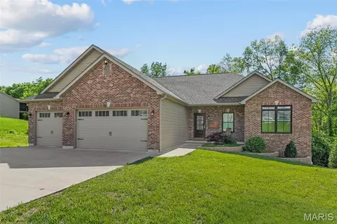Exterior - 2218 Wind Crest Ct, Washington, MO 63090 photo 2 of 9