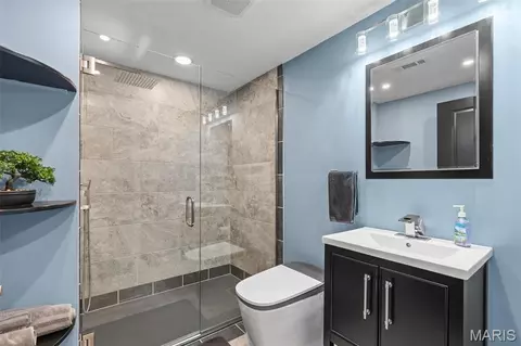 Bath - 2218 Wind Crest Ct, Washington, MO 63090 photo 11 of 11