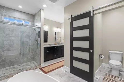 Bath - 2218 Wind Crest Ct, Washington, MO 63090 photo 8 of 11