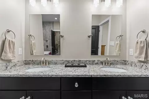 Bath - 2218 Wind Crest Ct, Washington, MO 63090 photo 2 of 11