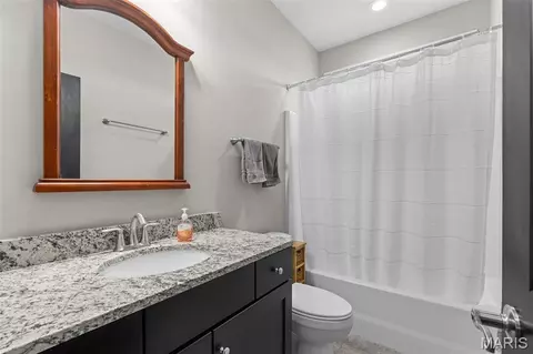 Bath - 2218 Wind Crest Ct, Washington, MO 63090 photo 10 of 11