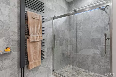 Bath - 2218 Wind Crest Ct, Washington, MO 63090 photo 3 of 11