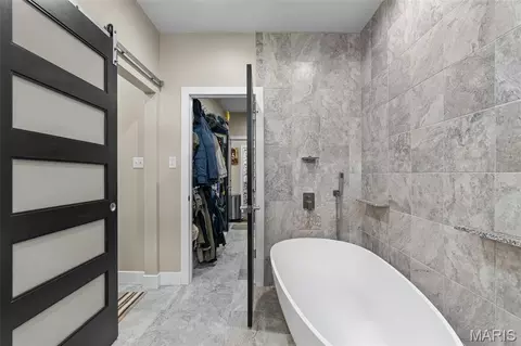 Bath - 2218 Wind Crest Ct, Washington, MO 63090 photo 6 of 11