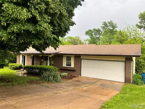 13310 De Marillac Dr, Florissant, MO 63033