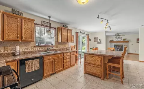 Kitchen - 129 Sangre De Cristo, Sullivan, MO 63080 photo 2 of 3