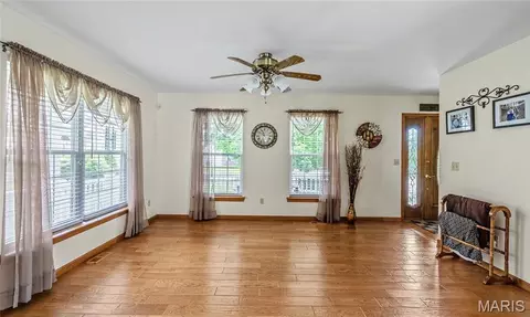 Living - 129 Sangre De Cristo, Sullivan, MO 63080 photo 2 of 3