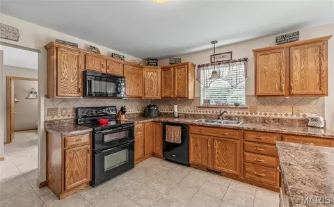 Kitchen - 129 Sangre De Cristo, Sullivan, MO 63080 photo 1 of 3