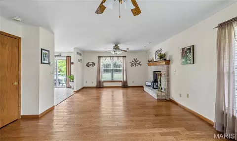 Living - 129 Sangre De Cristo, Sullivan, MO 63080 photo 3 of 3