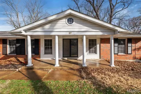 27 Nob Hill Dr, Saint Louis, MO 63138