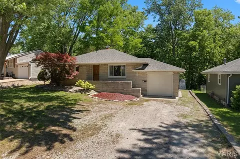 613 Poplar St, Highland, IL 62249