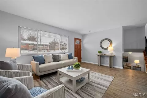 11008 Baywood Ter, Saint Louis, MO 63126