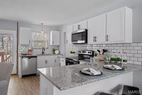 11008 Baywood Ter, Saint Louis, MO 63126