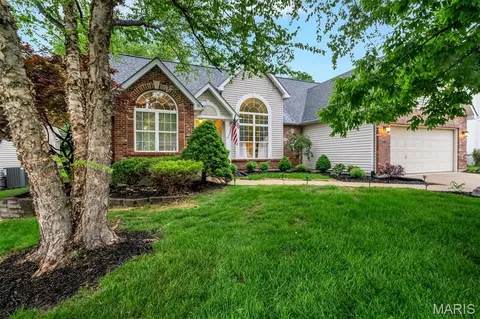 3930 White Rose Ln, Saint Charles, MO 63304