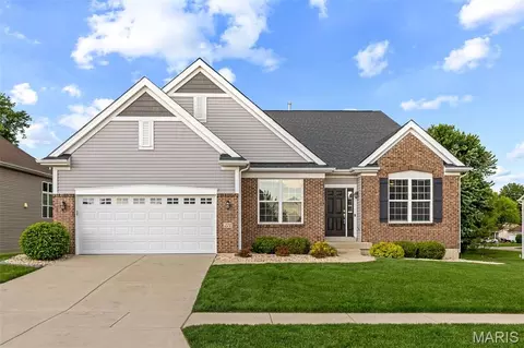221 Northern Pines Ct, Saint Peters, MO 63376