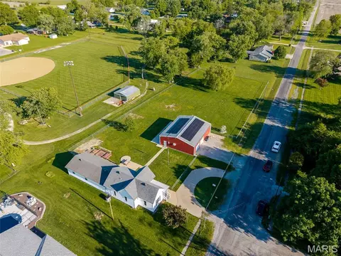 116 S 6th St, New Douglas, IL 62074