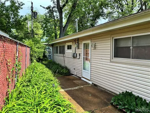 Exterior - 6604 Graybirch Dr, Berkeley, MO 63134 photo 14 of 15