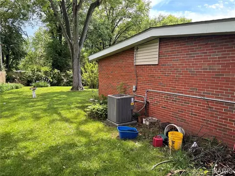 Exterior - 6604 Graybirch Dr, Berkeley, MO 63134 photo 10 of 15