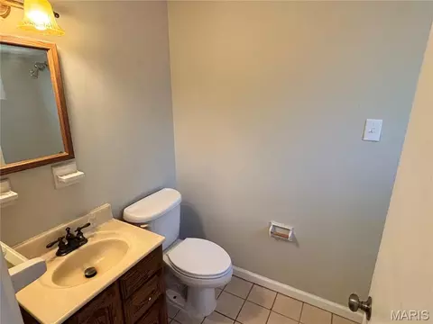 Bath - 6604 Graybirch Dr, Berkeley, MO 63134 photo 5 of 7