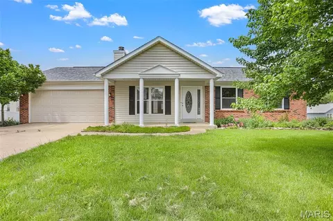 5744 Walnut Creek Blvd, Saint Charles, MO 63304
