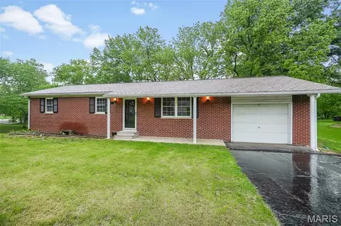 115 Echo Ln, Bethalto, IL 62010