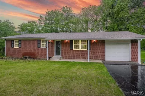 115 Echo Ln, Bethalto, IL 62010