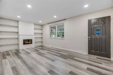 Living - 115 Echo Ln, Bethalto, IL 62010 photo 1 of 3