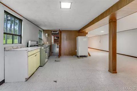 Kitchen - 115 Echo Ln, Bethalto, IL 62010 photo 5 of 5