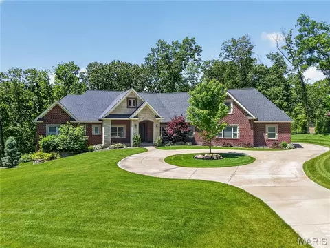 1075 Stonebrooke Ln, Wentzville, MO 63385