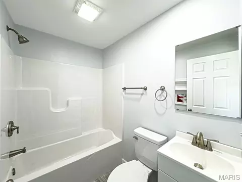 Bath - 1505 Leroy St, Rolla, MO 65401 photo 2 of 2