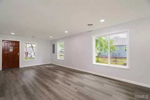 Living - 1505 Leroy St, Rolla, MO 65401 photo 4 of 4