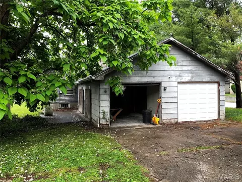 Exterior - 820 N 18th St, Herrin, IL 62948 photo 4 of 5