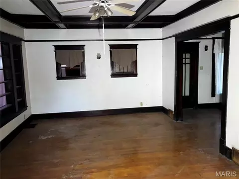 Living - 820 N 18th St, Herrin, IL 62948 photo 3 of 5