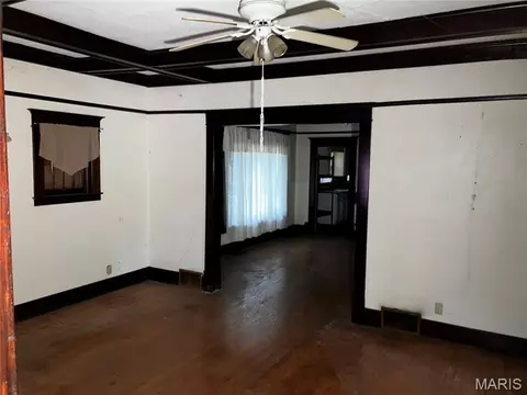 Living - 820 N 18th St, Herrin, IL 62948 photo 1 of 5