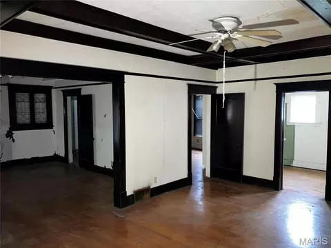 Living - 820 N 18th St, Herrin, IL 62948 photo 2 of 5