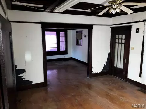 Living - 820 N 18th St, Herrin, IL 62948 photo 4 of 5