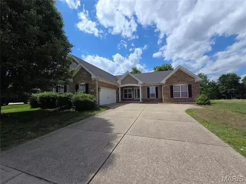 3406 Chippewa Dr, Belleville, IL 62221