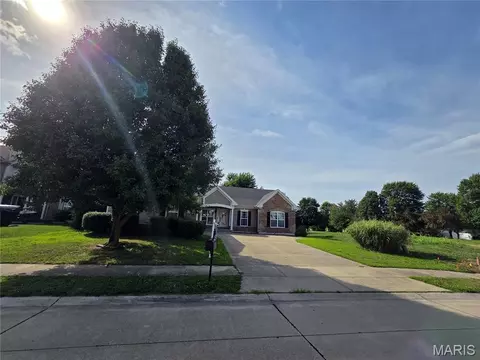 3406 Chippewa Dr, Belleville, IL 62221