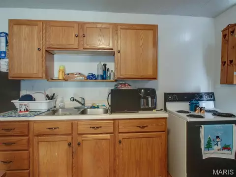 Kitchen - 504 Broadway St, Hannibal, MO 63401 photo 1 of 3
