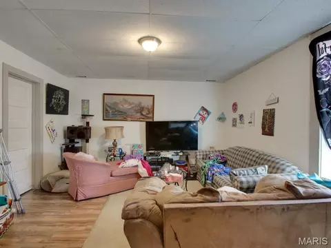Living - 504 Broadway St, Hannibal, MO 63401 photo 1 of 1