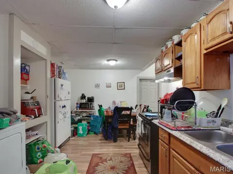 Kitchen - 504 Broadway St, Hannibal, MO 63401 photo 3 of 3