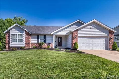 619 Green Tree Meadows Dr, Lake Saint Louis, MO 63367