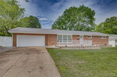 211 Carter St, Farmington, MO 63640