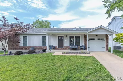 4367 Meadowgreen Estates Dr, Saint Louis, MO 63129