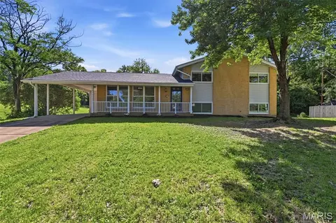 12302 Promenade Ln, Saint Louis, MO 63146