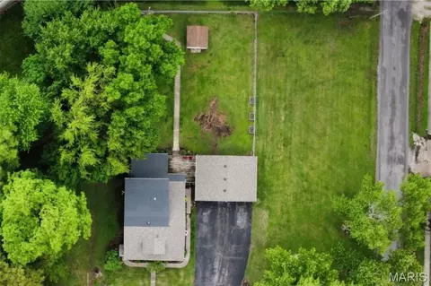 Exterior - 407 E Spruce St, Gillespie, IL 62033 photo 5 of 5